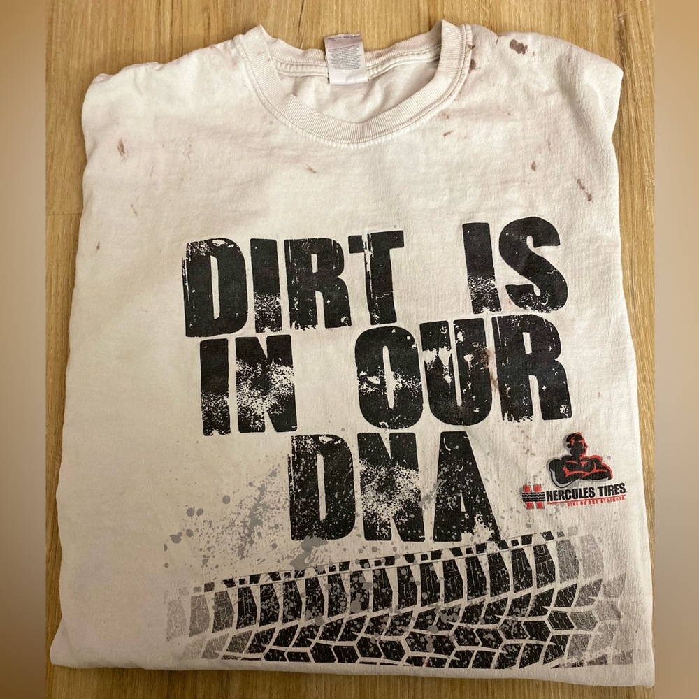 😎🤩Vintage Cotton- Dirt Is In Our DNA- Off White Shortsleeved Graphic Tee Shirt - Picture 2 of 8